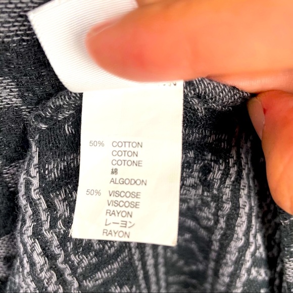 Gap Geo Print Shrug/Wrap OS - Picture 7 of 7